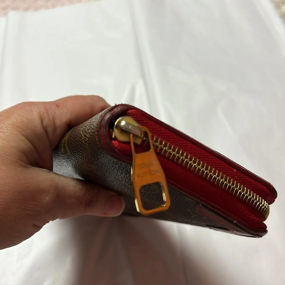 Louis Vuitton Monogram Retiro Cerese Zippy wallet. Comes with COA